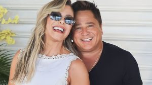 Leia mais sobre o artigo Leonardo surpreende Poliana Rocha no aniversário com rosas e declaração de amor em carta
