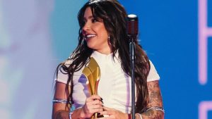 Leia mais sobre o artigo Lauana Prado conquista prêmios com a música “Escrito nas Estrelas” e recebe declaração de Tati Dias