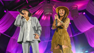 Leia mais sobre o artigo Roberta Miranda faz homenagem a Lauana Prado e parabeniza cantora pelo novo DVD