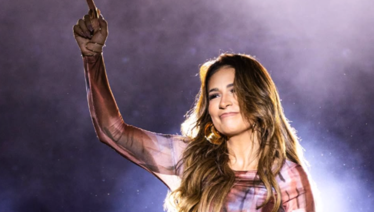 Leia mais sobre o artigo Simone Mendes, mesmo com sucesso, não abre mão de fazer faxina